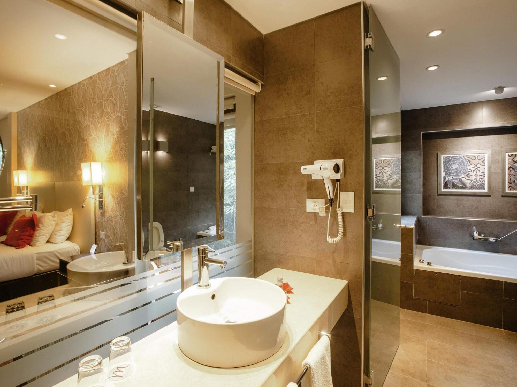 Superior Suite Room with One King Bed,1704987523:JPEG